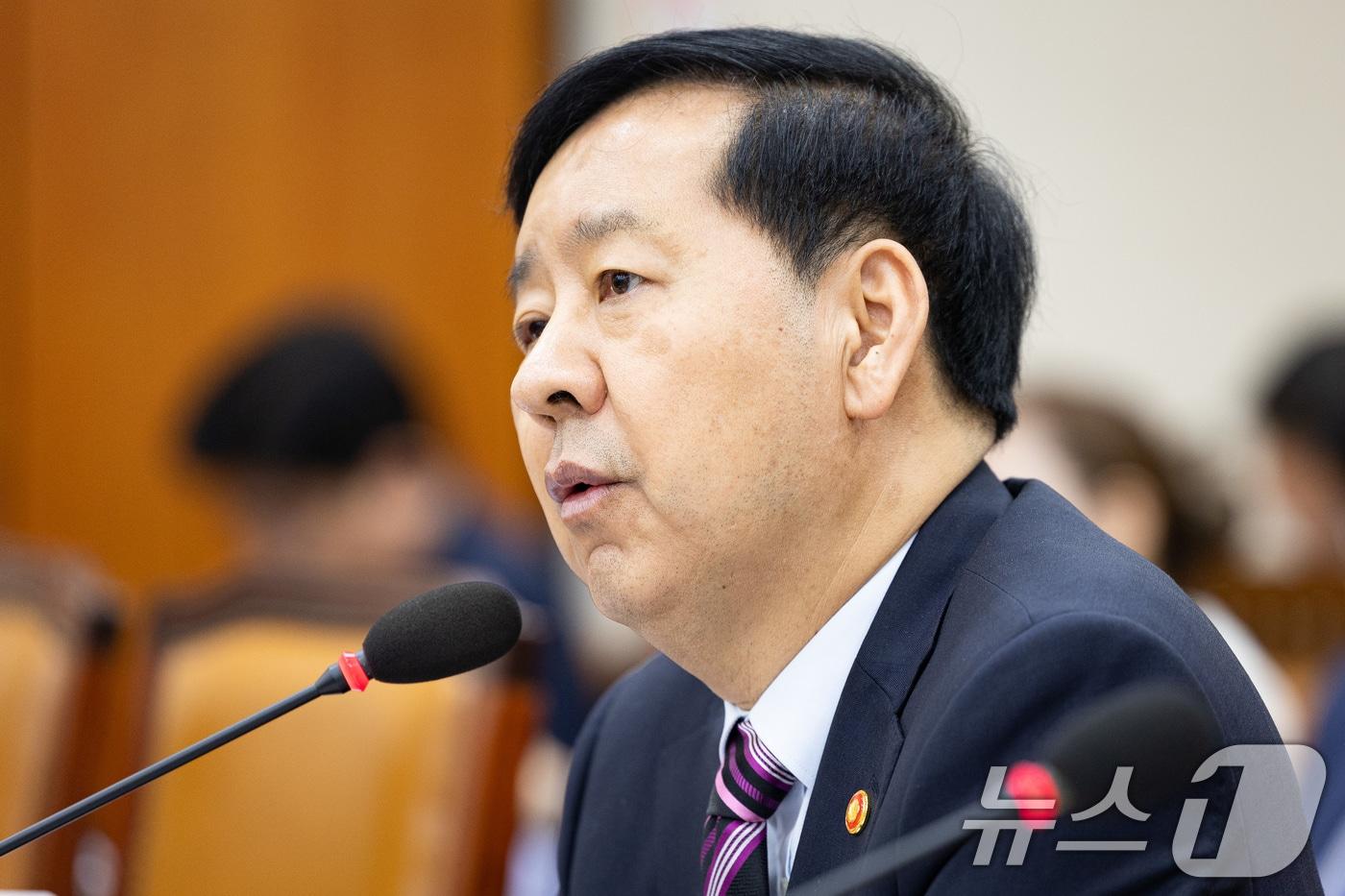 구윤철 부총리 겸 기획재정부 장관이 14일 서울 여의도 국회에서 열린 기획재정위원회의 기획재정부&#40;조세정책&#41;에 대한 국정감사에서 의원 질의에 답하고 있다. 2025.10.14/뉴스1 ⓒ News1 유승관 기자