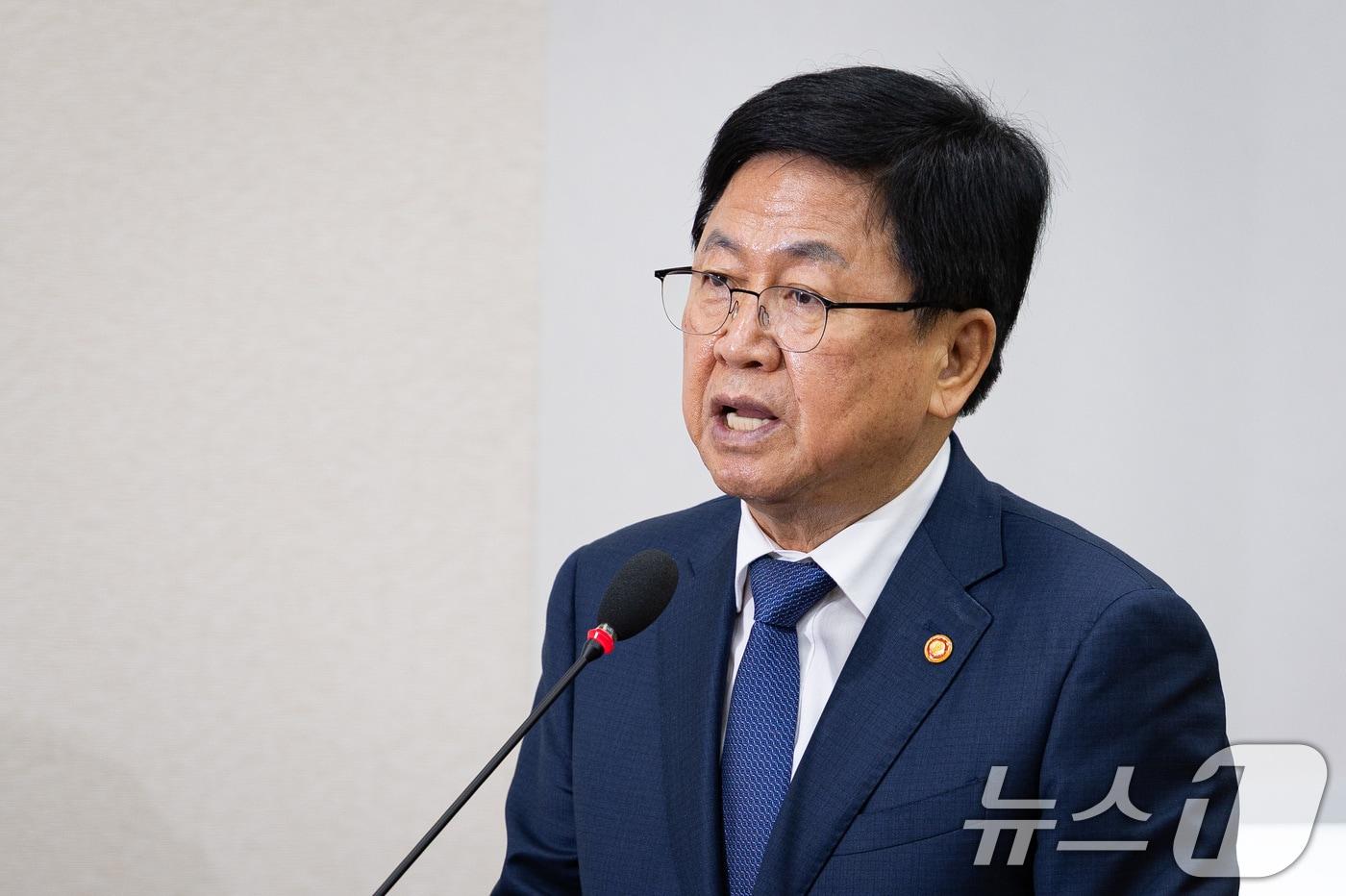 최교진 교육부 장관이 14일 서울 여의도 국회에서 열린 교육위원회의 교육부 등에 대한 국정감사에서 인사말을 하고 있다. 2025.10.14/뉴스1 ⓒ News1 유승관 기자