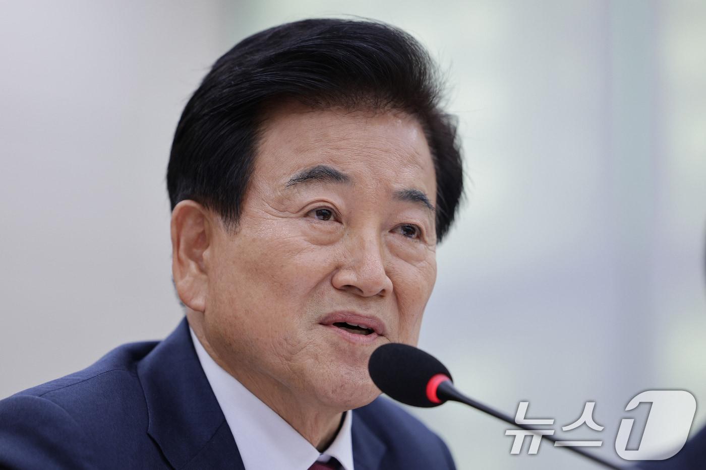 정동영 통일부 장관이 14일 서울 여의도 국회 외교통일위원회에서 열린 통일부 등에 대한 국정감사에서 의원 질의에 답변하고 있다. 2025.10.14/뉴스1 ⓒ News1 신웅수 기자