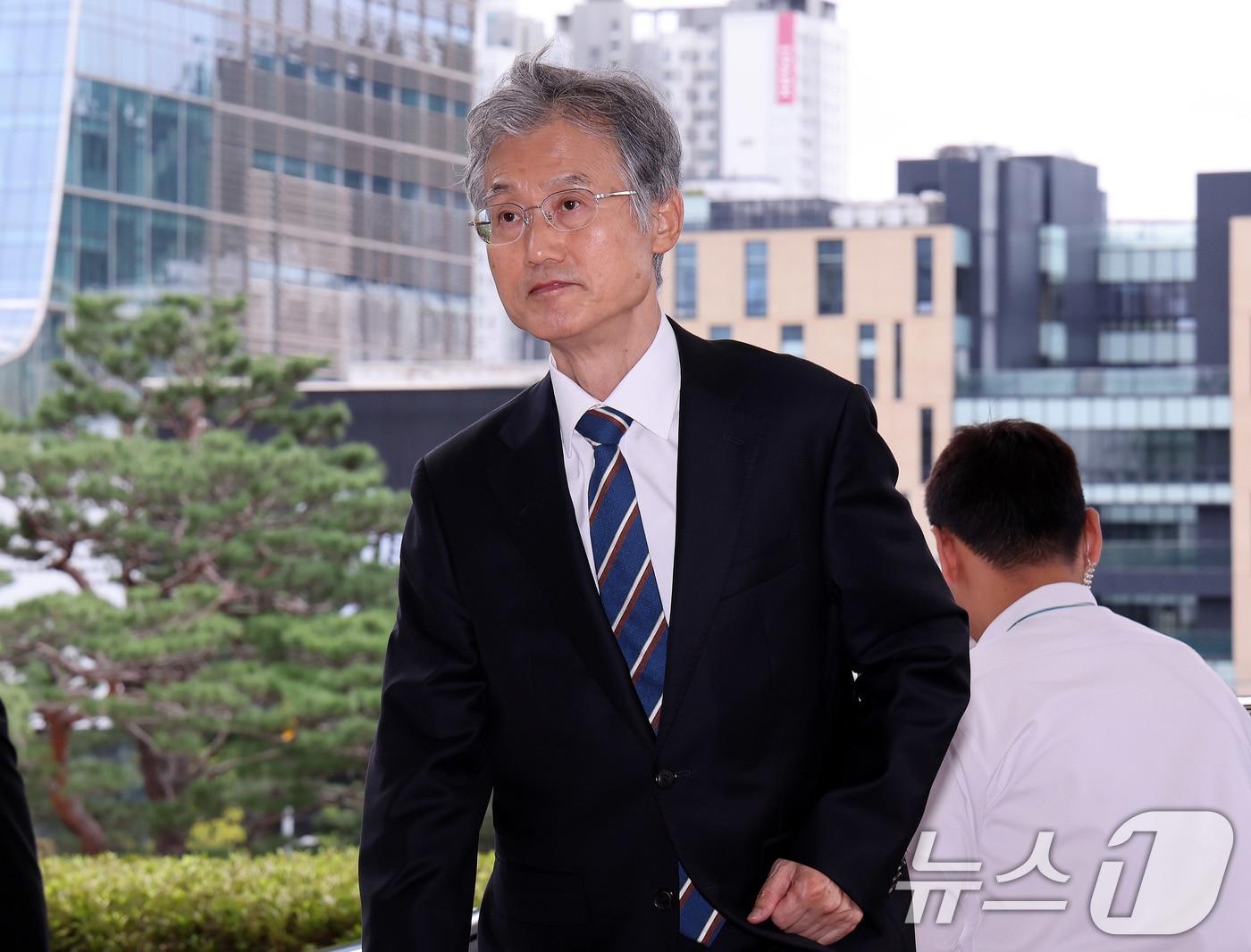 본문 이미지 - 조희대 대법원장이 지난 14일 오전 서울 서초구 대법원으로 출근하고 있다. 2025.10.14/뉴스1 ⓒ News1 박지혜 기자