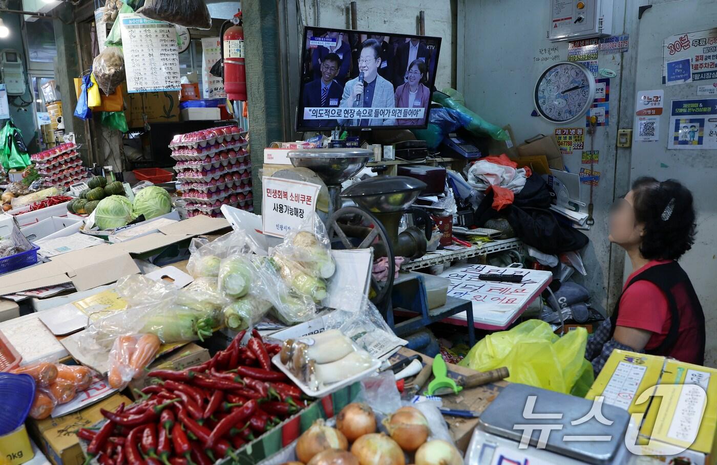 전통시장 내 민생회복 소비쿠폰 사용처 모습.&#40;뉴스1DB&#41;/뉴스1