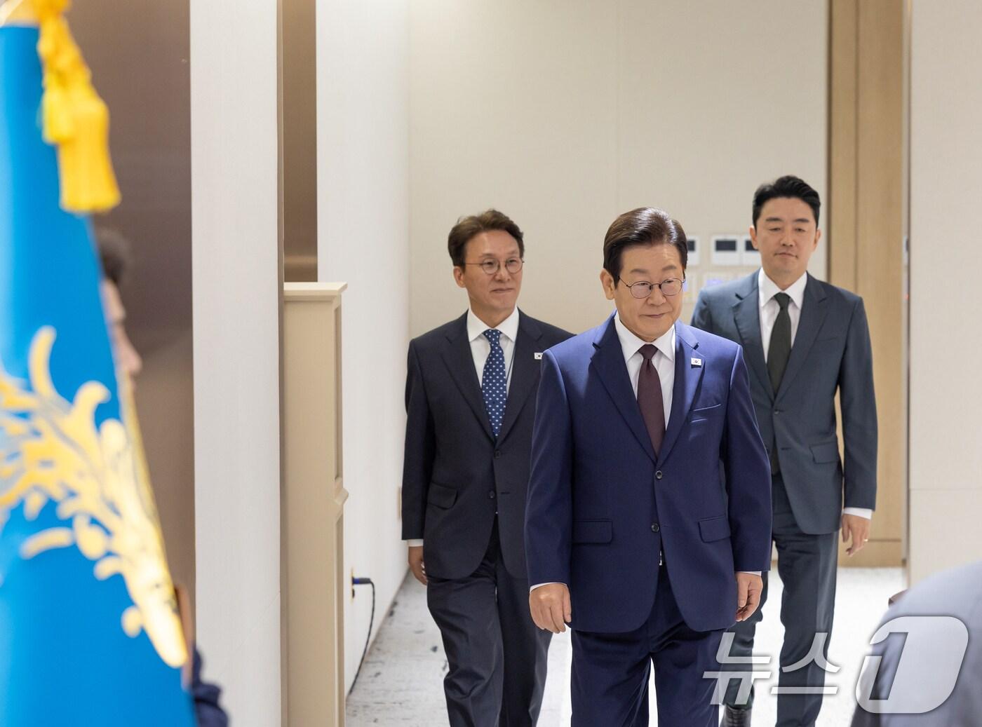 본문 이미지 - 이재명 대통령이 14일 서울 용산 대통령실 청사에서 열린 국무회의에 참석하고 있다. &#40;대통령실 제공. 재판매 및 DB 금지&#41; 2025.10.14/뉴스1 ⓒ News1 허경 기자