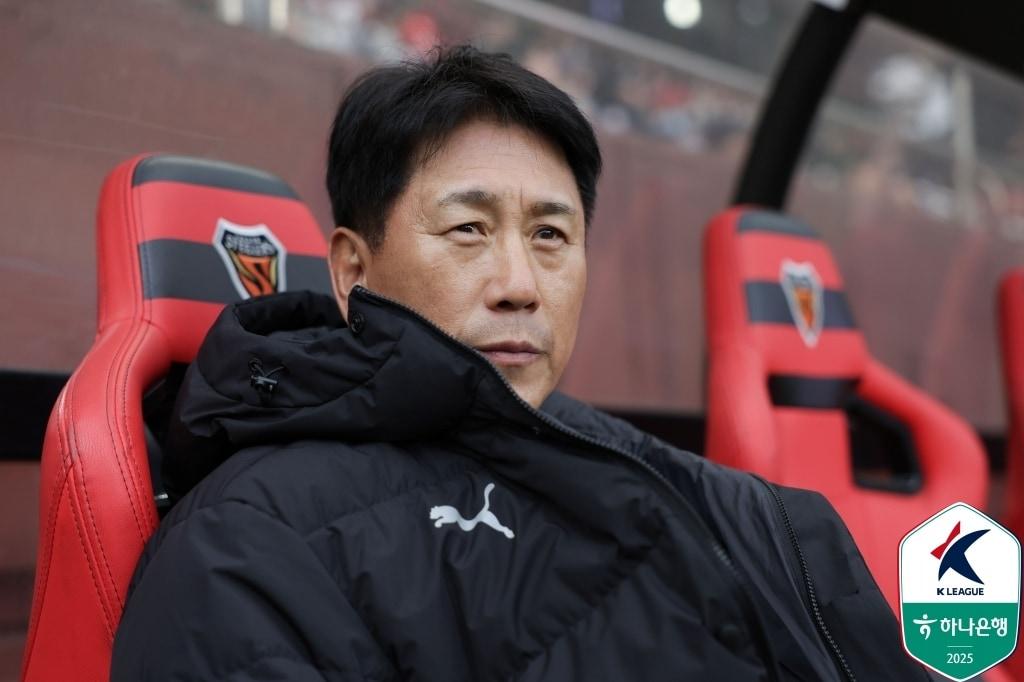 본문 이미지 - 박태하 포항 감독이 3년 재계약을 체결했다.&#40;한국프로축구연맹 제공&#41; 