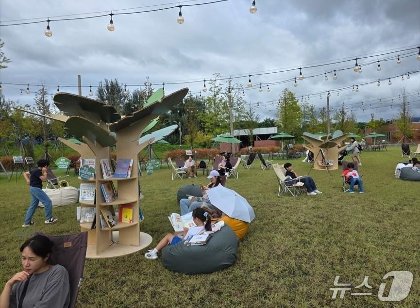 본문 이미지 - 강원 춘천시립도서관, 야외도서관 운영안.&#40;춘천시 제공, 재판매 및 DB금지&#41;