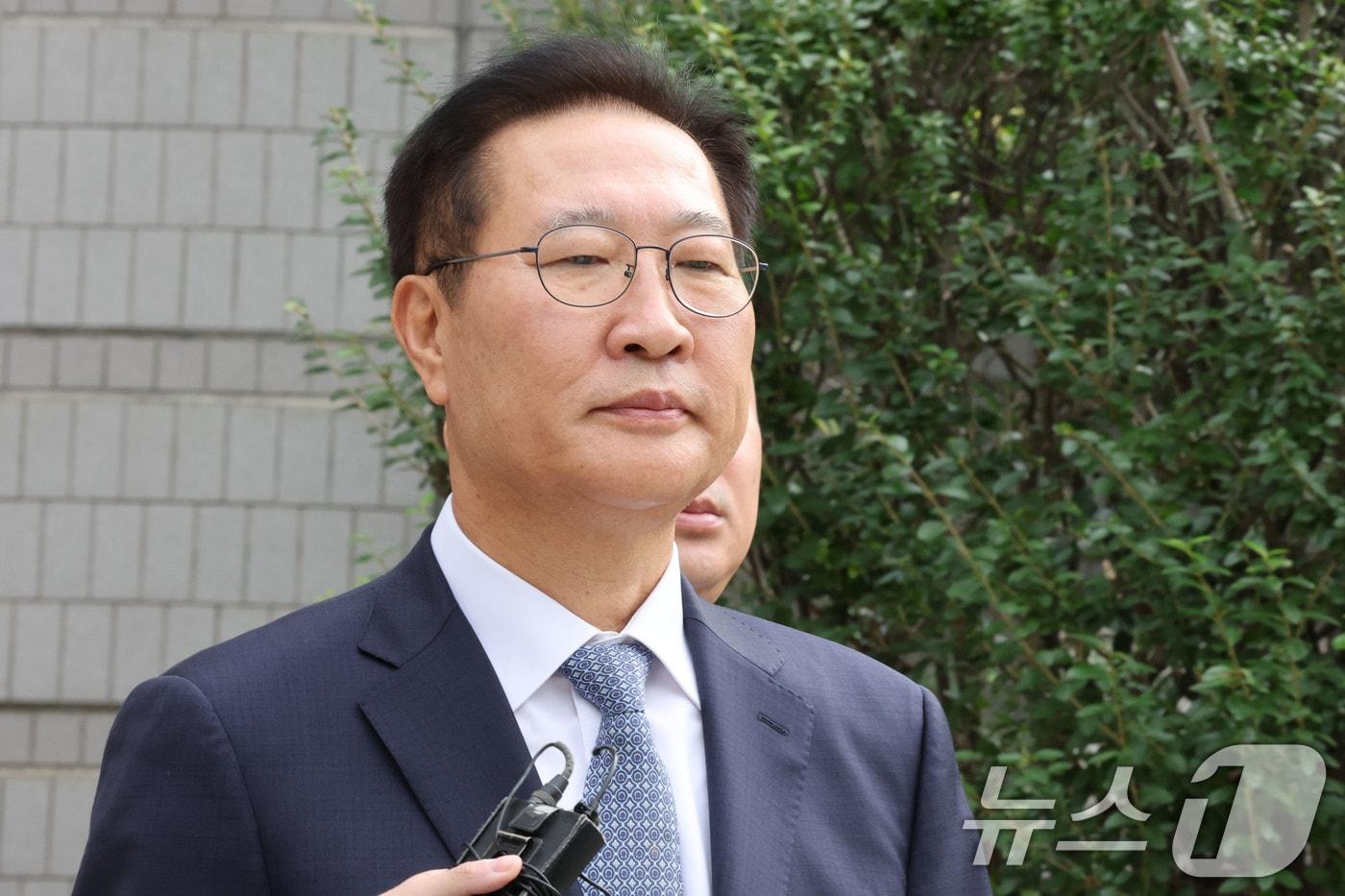 윤석열 전 대통령의 비상 계엄 선포에 가담한 혐의를 받는 박성재 전 법무부장관이 14일 오후 서울 서초구 서울중앙지방법원에서 구속 전 피의자심문&#40;영장실질심사&#41;을 마치고 이동하고 있다. 2025.10.14/뉴스1 ⓒ News1 이광호 기자