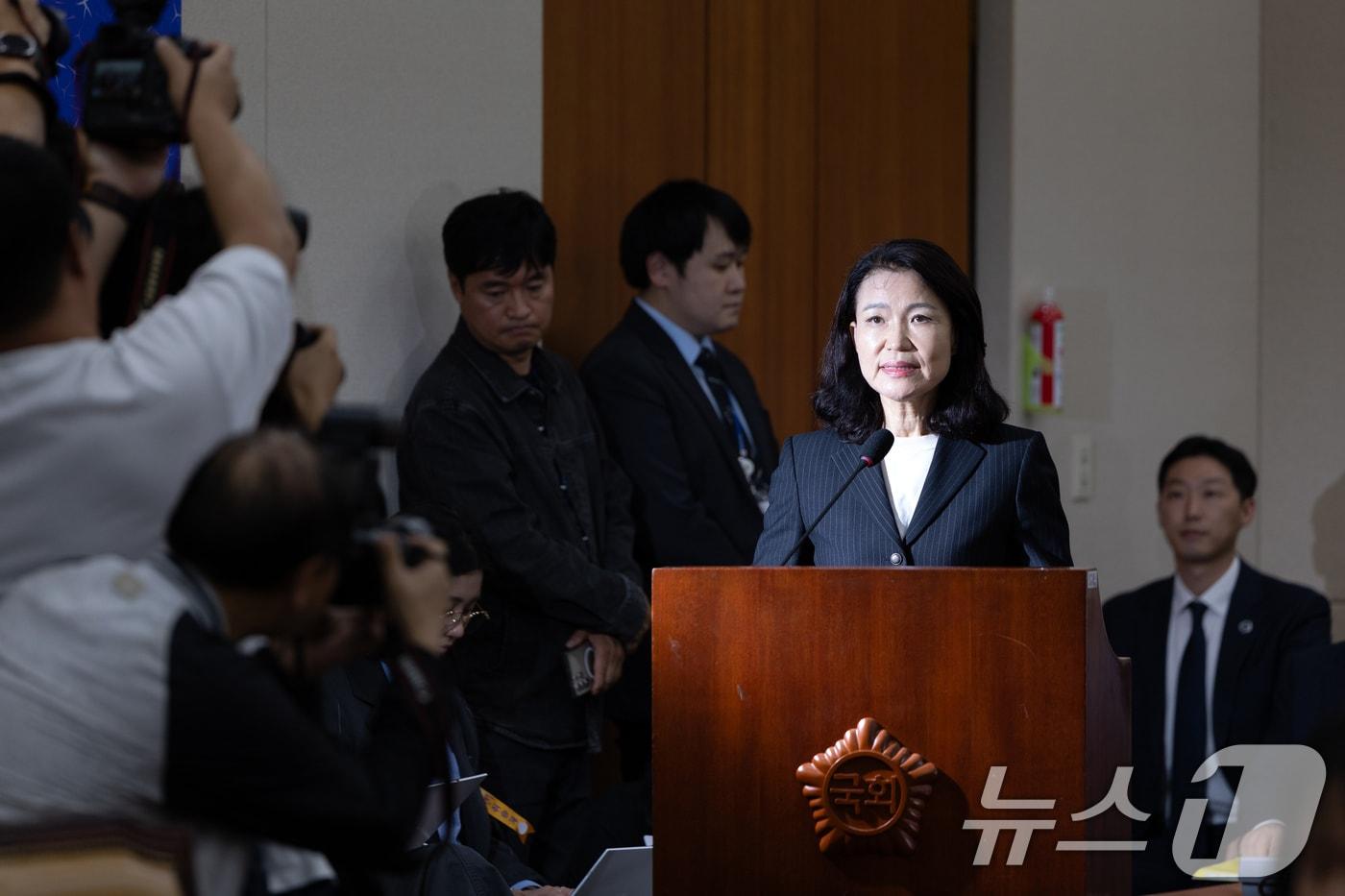 이진숙 전 방송통신위원장이 14일 서울 여의도 국회에서 열린 과학기술정보방송통신위원회 방송통신위원회 등에 대한 국정감사에 출석해 의원 질의에 답변하고 있다. 2025.10.14/뉴스1 ⓒ News1 이승배 기자