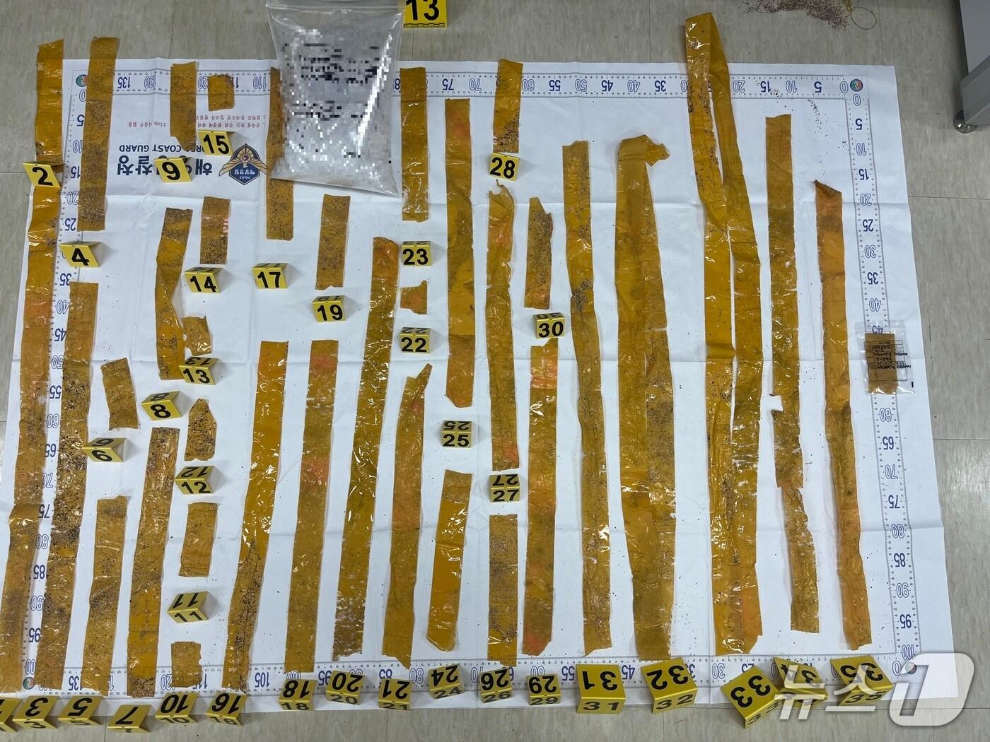 본문 이미지 - 지난 7일 제주 서귀포시 성산읍 해안가에서 발견된 케타민 20㎏.&#40;제주해양경찰청 제공. 재판매 및 DB 금지&#41;