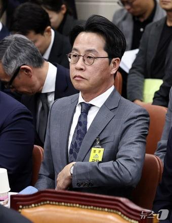 본문 이미지 - 조좌진 롯데카드 대표이사가 14일 오후 서울 여의도 국회에서 열린 정무위원회 국정감사에 증인으로 출석해 자리하고 있다. 2025.10.14/뉴스1 ⓒ News1 구윤성 기자