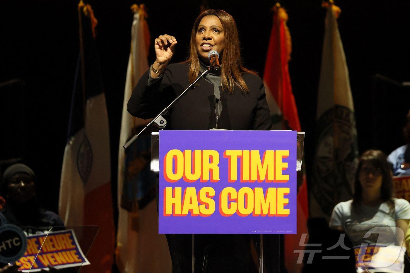 레티샤 제임스 뉴욕주 법무장관 겸 검찰총장이 13일&#40;현지시간&#41; 뉴욕 맨해튼 워싱턴하이츠에서 열린 조란 맘다니&#40;33&#41; 민주당 뉴욕시장 후보의 유세 현장에서 지지 연설을 하고 있다. 2025.10.13. ⓒ AFP=뉴스1 ⓒ News1 윤다정 기자
