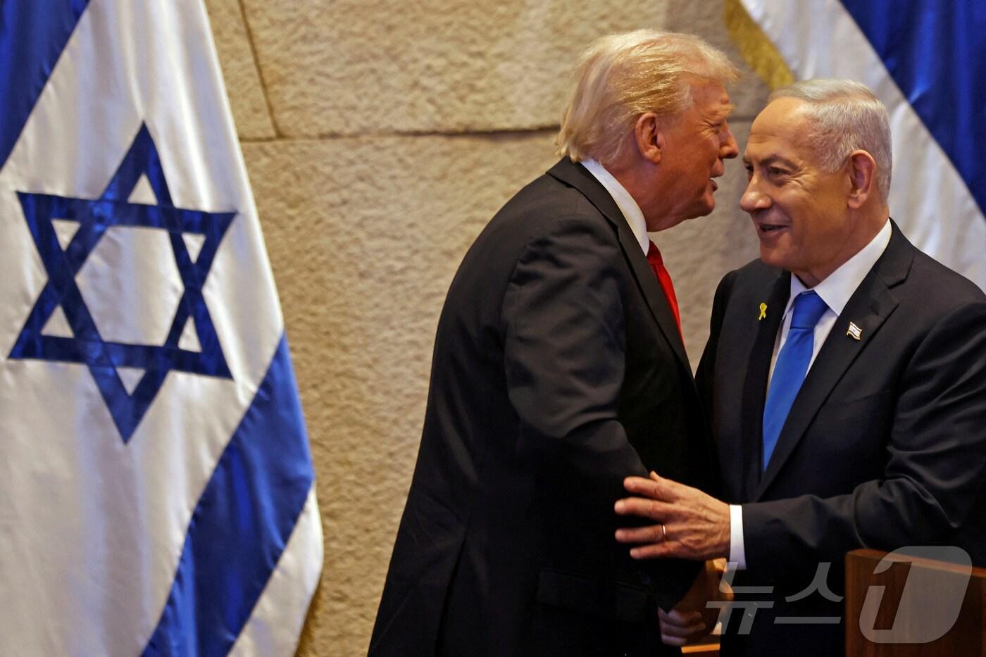 이스라엘 의회에 함께 나온 트럼프 미국 대통령&#40;왼쪽&#41;과 네타냐후 이스라엘 총리. 2025.10.13 ⓒ 로이터=뉴스1 ⓒ News1 이지예 객원기자