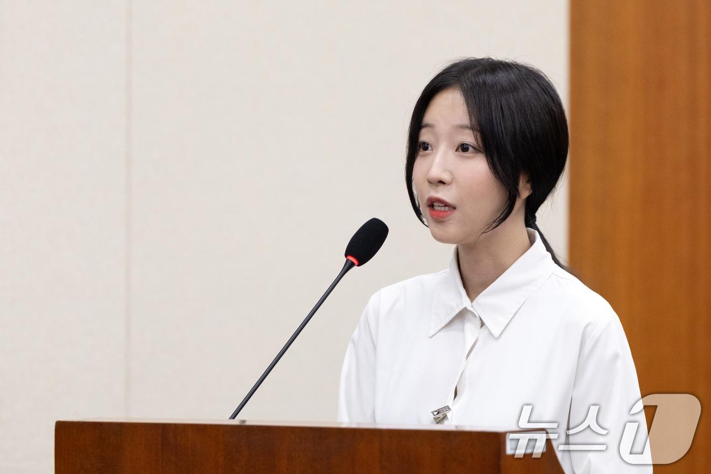 유튜버 쯔양&#40;박정원&#41;이 14일 서울 여의도 국회에서 열린 과학기술정보방송통신위원회 방송통신위원회 등에 대한 국정감사에 출석해 의원 질의에 답변하고 있다. 2025.10.14/뉴스1 ⓒ News1 이승배 기자