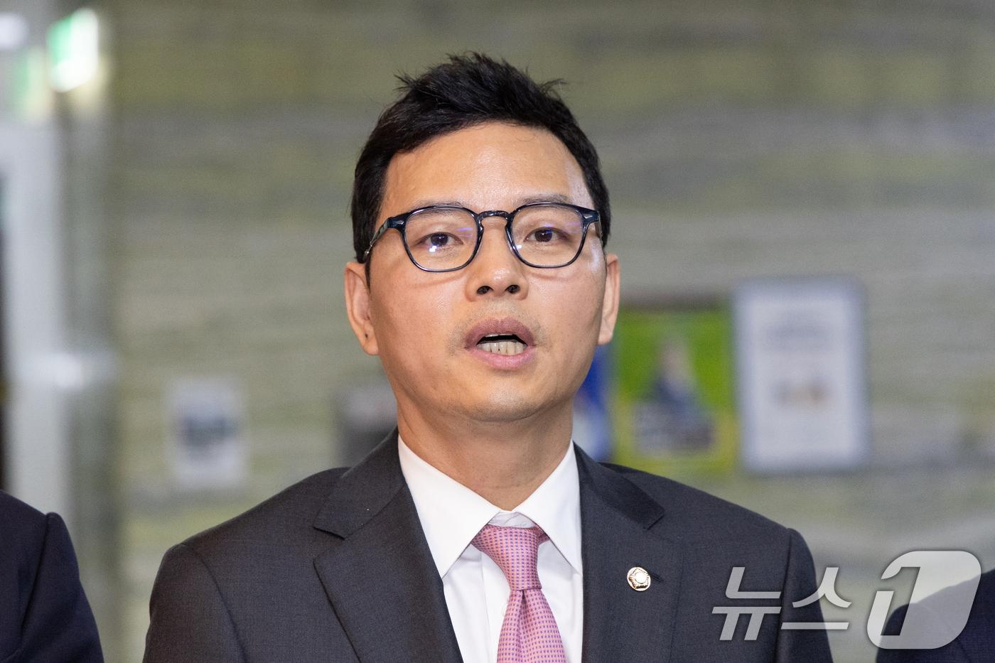 박정훈 국민의힘 의원이 기자들과 만나 대화하는 모습. 2025.10.14/뉴스1 ⓒ News1 이승배 기자