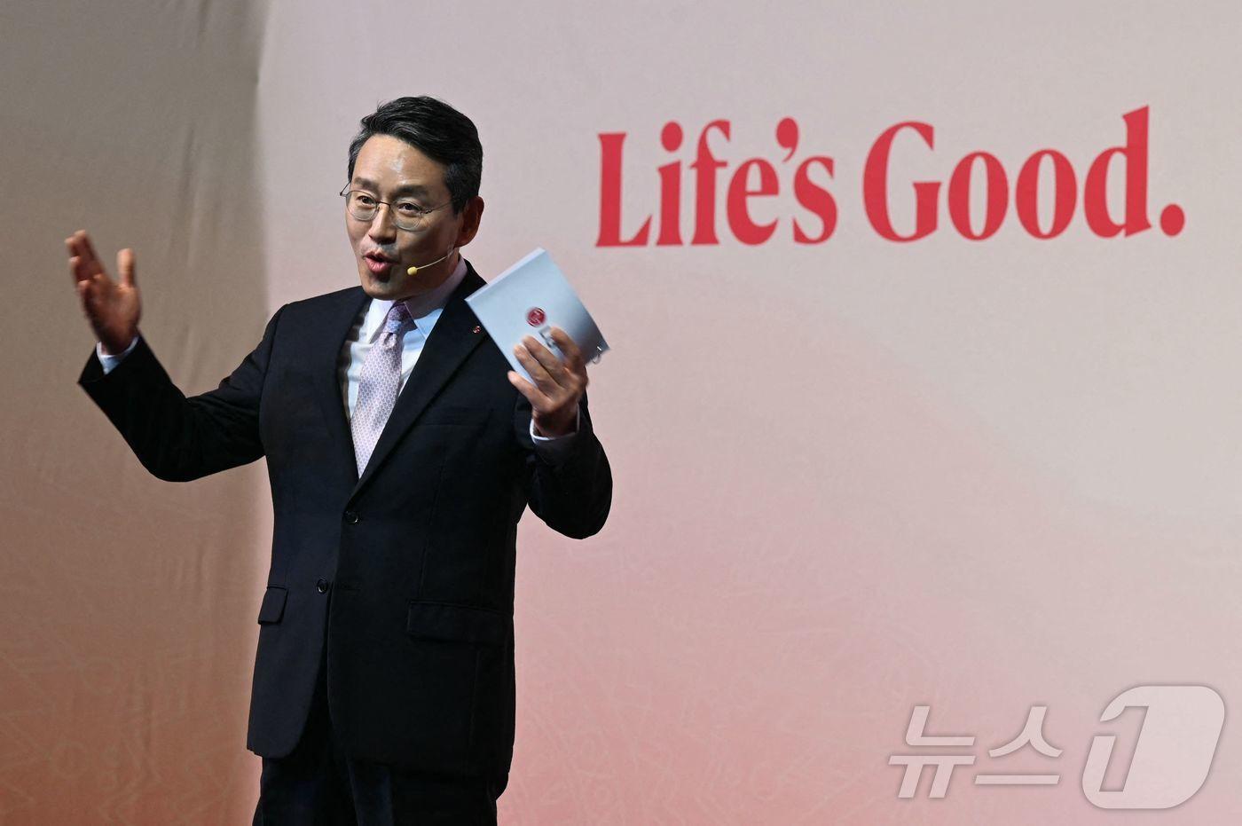 조주완 LG전자 최고경영자&#40;CEO&#41;가 14일&#40;현지시간&#41; 뭄바이 국립증권거래소&#40;NSE&#41;에서 열린 LG 인도법인 기업공개&#40;IPO&#41; 상장식에서 연설하고 있다. ⓒ AFP=뉴스1 ⓒ News1 이정환 기자