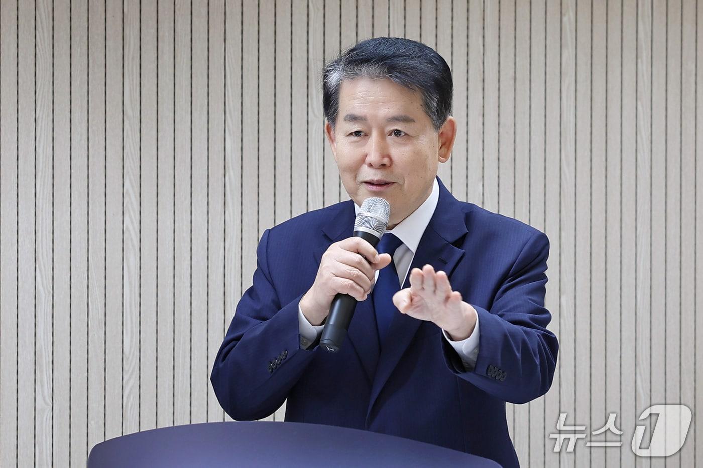 김경협 재외동포청장은 14일  인천 연수구 재외동포웰컴센터에서 열린 세계한인언론인협회 주최 ‘제18회 세계한인언론인 국제심포지엄’에 참석해 축사를 전했다. 2025.10.14. &#40;재외동포청 제공&#41;