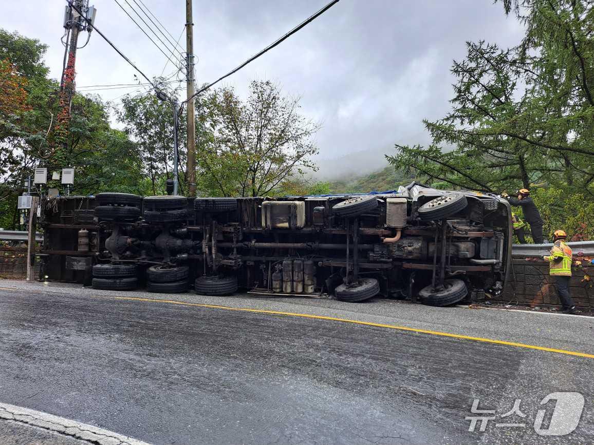 본문 이미지 - 정선 사북읍 교통사고 현장.&#40;강원도소방본부 제공, 재판매 및 DB금지&#41;