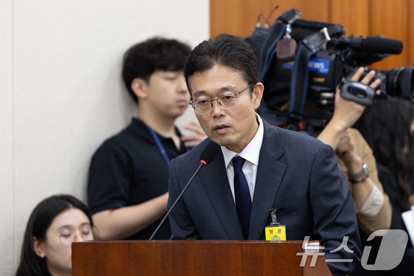 본문 이미지 - 이상록 한국 TV홈쇼핑 협회장이 지난해 10월14일 서울 여의도 국회에서 열린 과학기술정보방송통신위원회 방송통신위원회 등에 대한 국정감사에 출석해 의원 질의에 답변하고 있다. 2025.10.14 ⓒ 뉴스1 이승배 기자