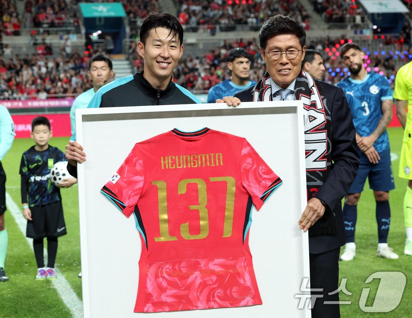 본문 이미지 - 손흥민이 A매치 최다골에 도전한다.2025.10.14 ⓒ 뉴스1 김명섭 기자