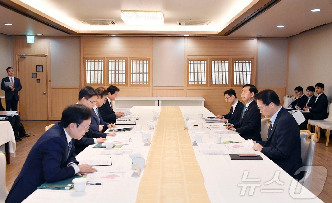 구윤철 경제부총리 겸 기획재정부 장관이 15일 오전 서울 종로구 정부서울청사에서 열린 &#39;부동산관계장관회의&#39;에서 모두발언을 하고 있다. &#40;기획재정부 제공. 재판매 및 DB 금지&#41;