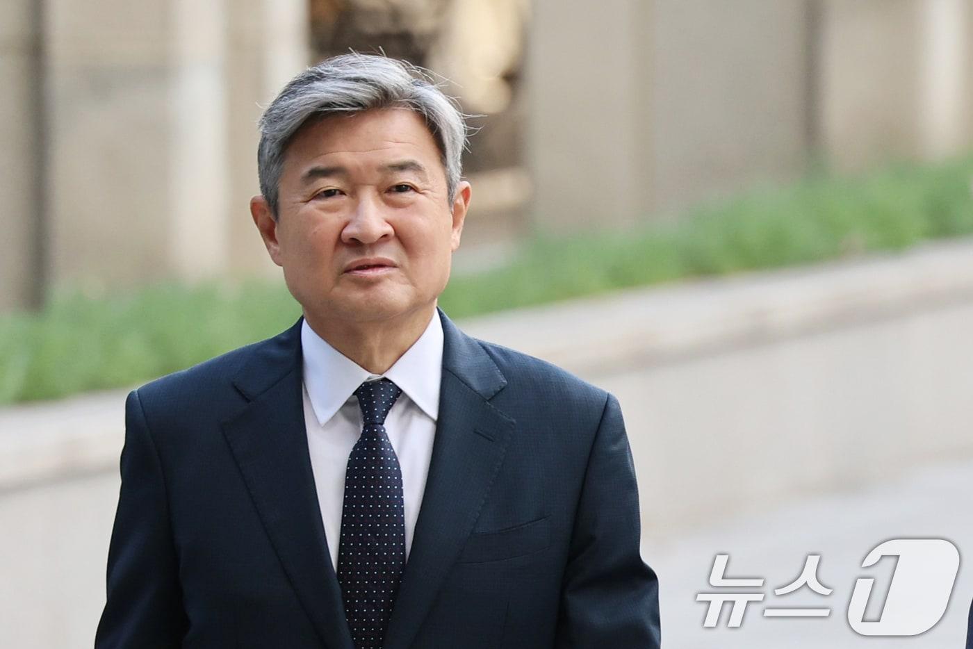 조태용 전 국가정보원장이 15일 오전 서울 서초구 서울고등검찰청에 마련된 내란 특검팀&#40;특별검사 조은석&#41; 사무실에 피의자 신분으로 조사를 받기위해 출석하고 있다. 2025.10.15/뉴스1 ⓒ News1 황기선 기자
