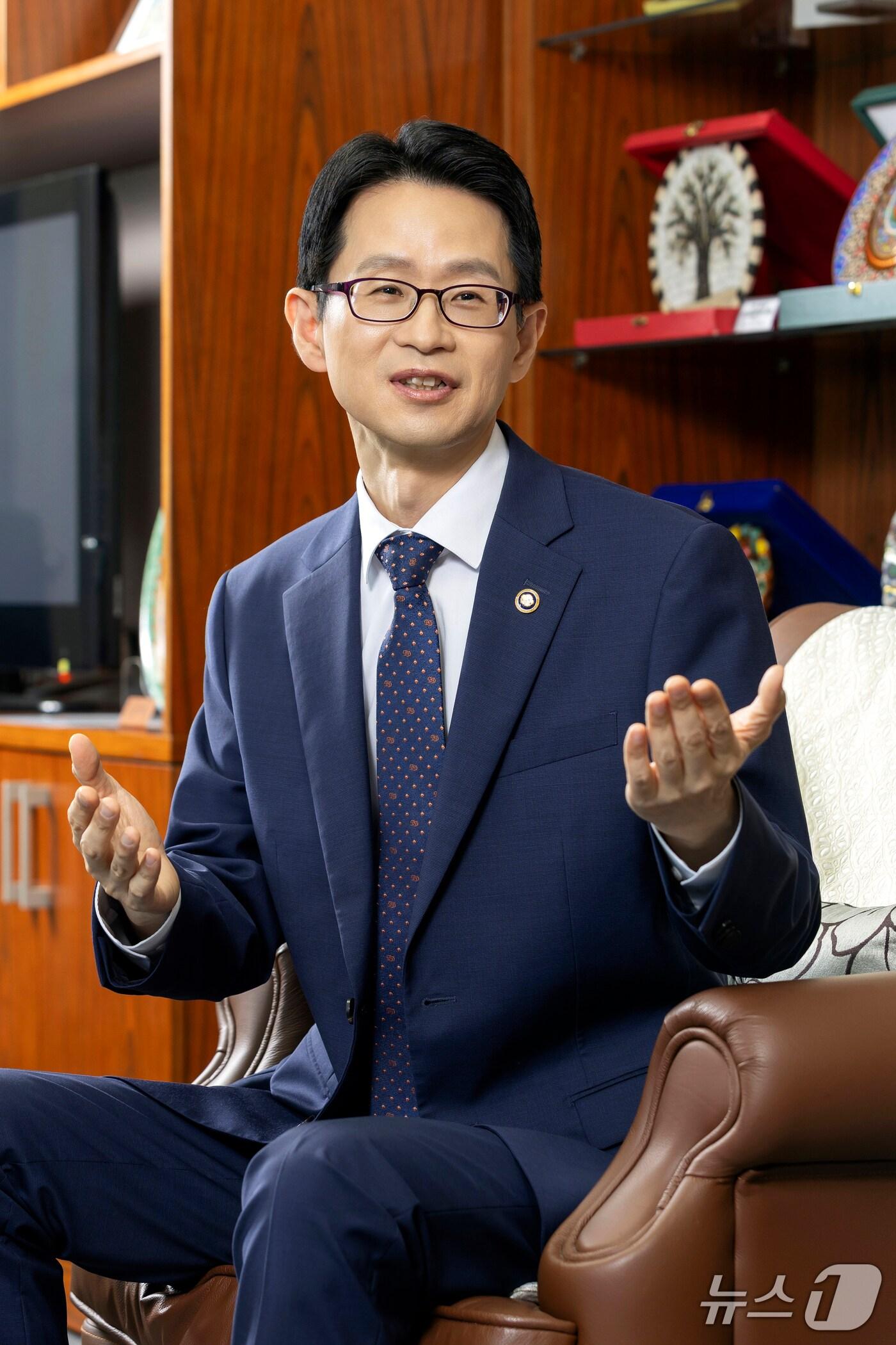 본문 이미지 - 백승보 조달청장이 15일 국민과 기업에 불편을 초래했던 불합리한 규제를 과감하고 신속하게 혁신해 나가겠고 밝히고 있다.&#40;조달청 제공.재판매 및 DB금지&#41;/뉴스1