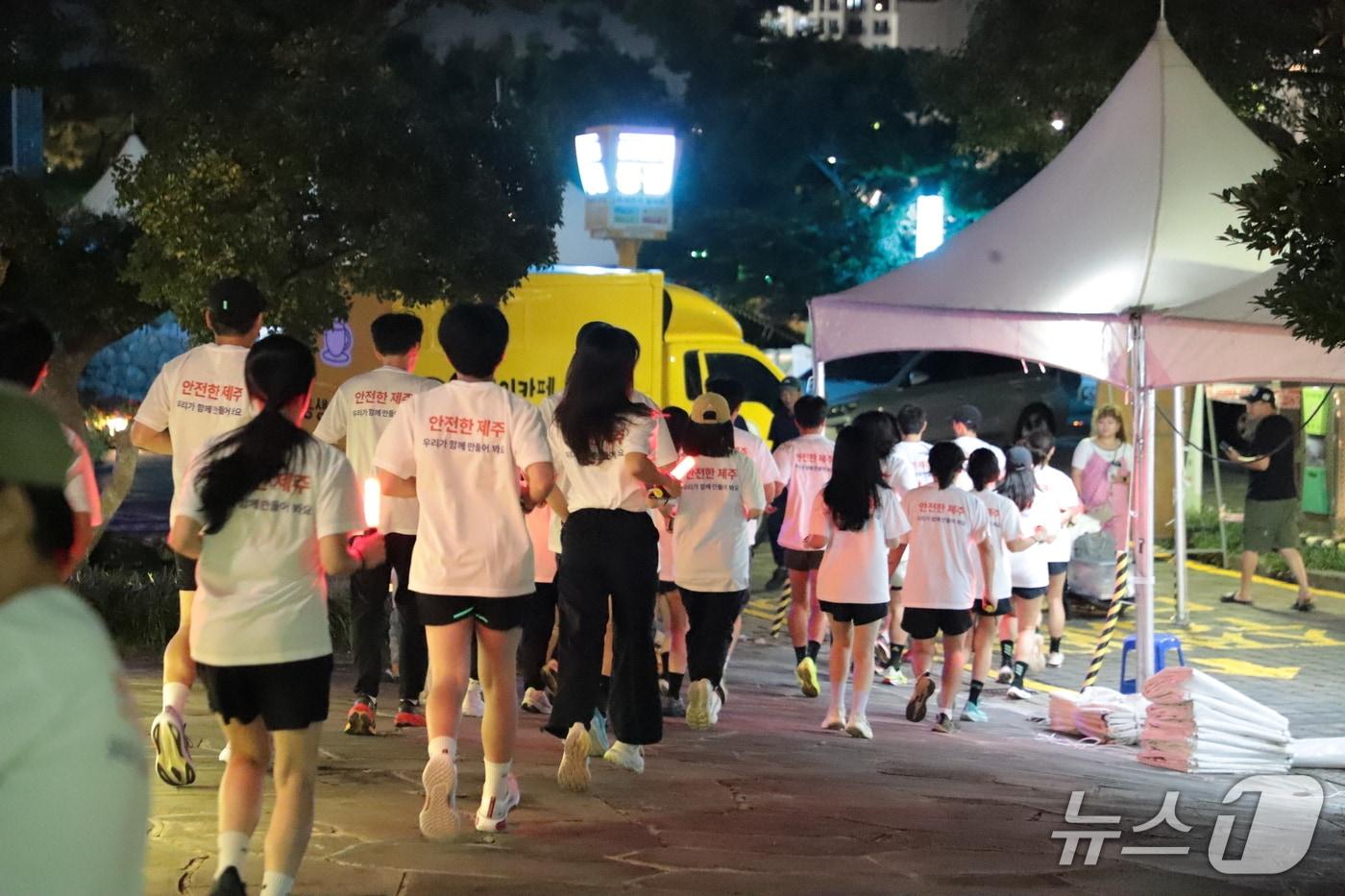  민간협력 치안방범순찰 사업체 참여한 러닝크루 '구보'(제주자치경찰 제공)/뉴스1