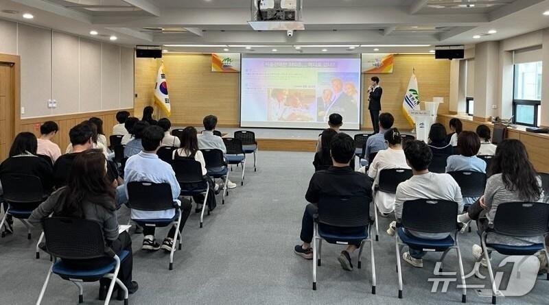 본문 이미지 - 계룡시가 14일 오후 시청 대회의실에서 시청 공직자 대상으로 인구교육을 실시했다. (계룡시 제공.재판매 및 DB금지)/뉴스1