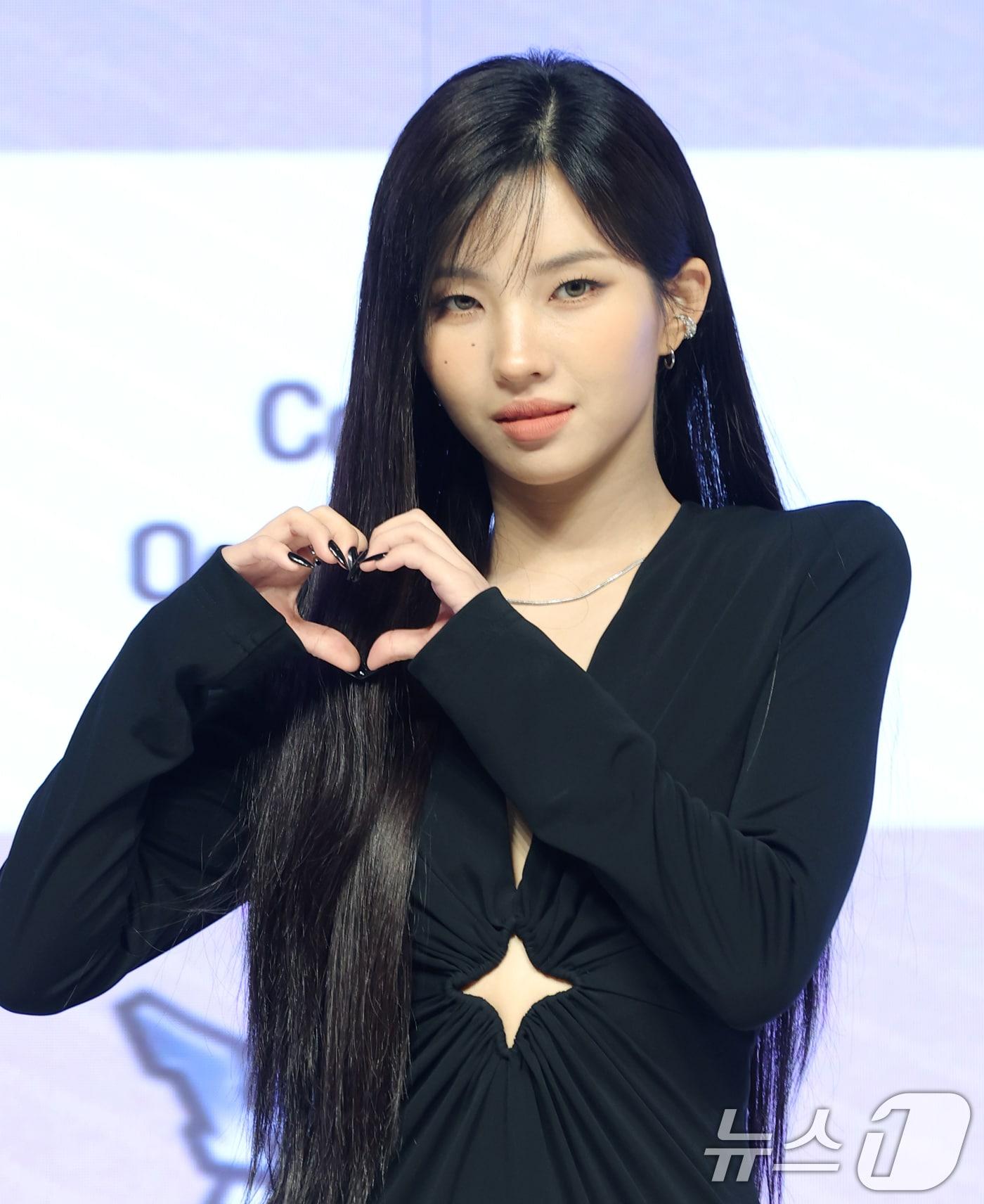 본문 이미지 - 아이들 소연이 15일 오전 서울 강남구 엘리에나호텔에서 열린 Mnet '언프리티 랩스타 : 힙팝 프린세스'(이하 힙팝 프린세스) 제작발표회에 참석해 포즈를 취하고 있다. 2025.10.15/뉴스1 ⓒ News1 권현진 기자