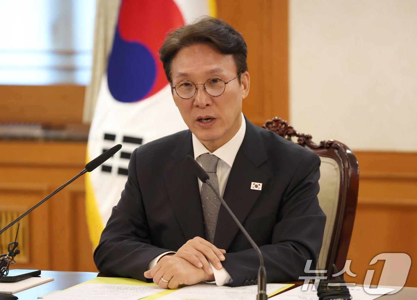 본문 이미지 - 김민석 국무총리가 지난 15일 서울 종로구 정부서울청사에서 열린 치안·안전 관계장관회의에 참석한 모습. (공동취재) 2025.10.15/뉴스1 ⓒ News1 임세영 기자