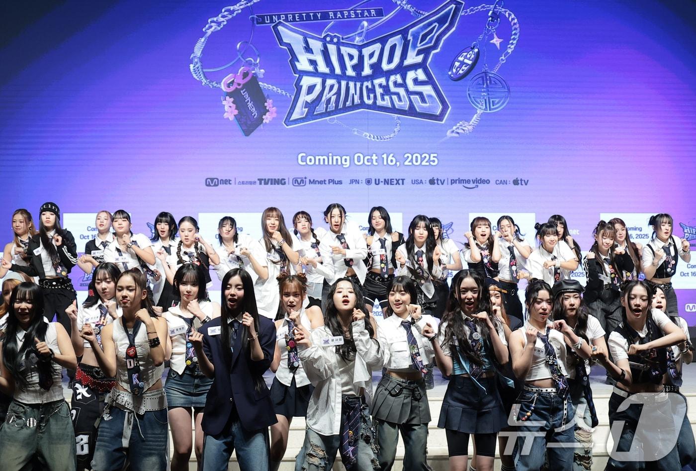 15일 오전 서울 강남구 엘리에나호텔에서 열린 Mnet '언프리티 랩스타 : 힙팝 프린세스'(이하 힙팝 프린세스) 제작발표회에 참석해 한국, 일본 양국 참가자들이 멋진 무대를 선보이고 있다. 2025.10.15/뉴스1 ⓒ News1 권현진 기자