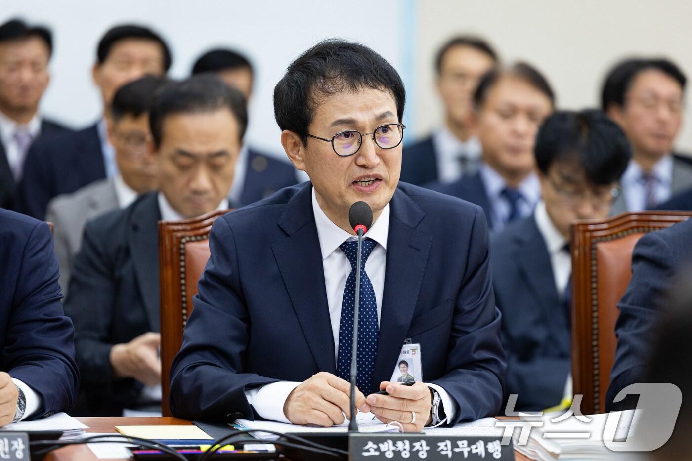 김승룡 소방청장 직무대행이 15일 서울 여의도 국회에서 열린 행정안전위원회의 중앙선거관리위원회 등에 대한 국정감사에서 의원 질의에 답하고 있다. 2025.10.15/뉴스1 ⓒ News1 유승관 기자