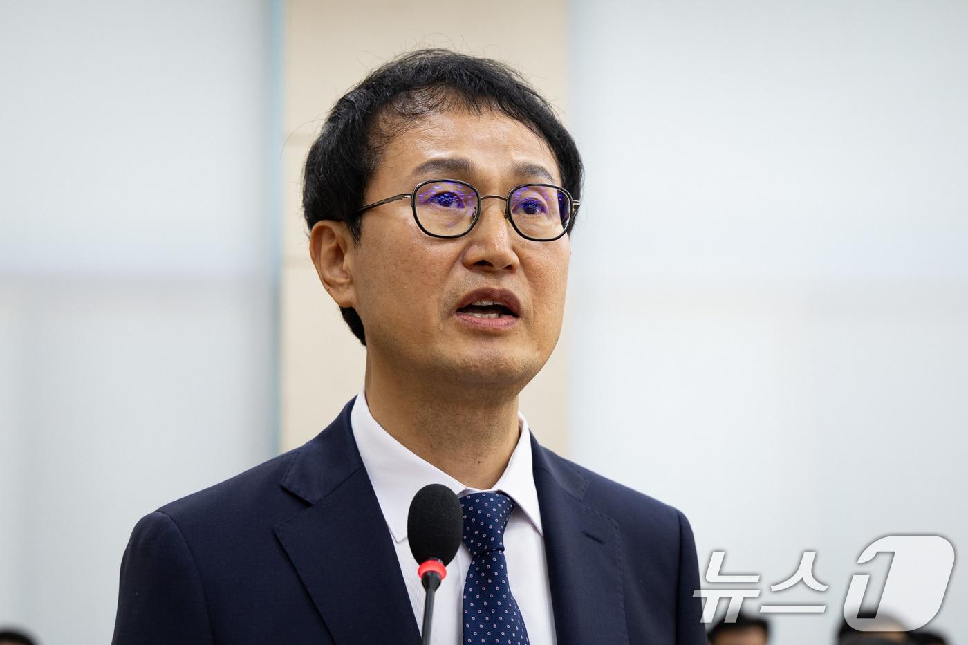 김승룡 소방청장 직무대행이 15일 서울 여의도 국회에서 열린 행정안전위원회의 중앙선거관리위원회 등에 대한 국정감사에서 인사말을 하고 있다. ⓒ News1 유승관 기자