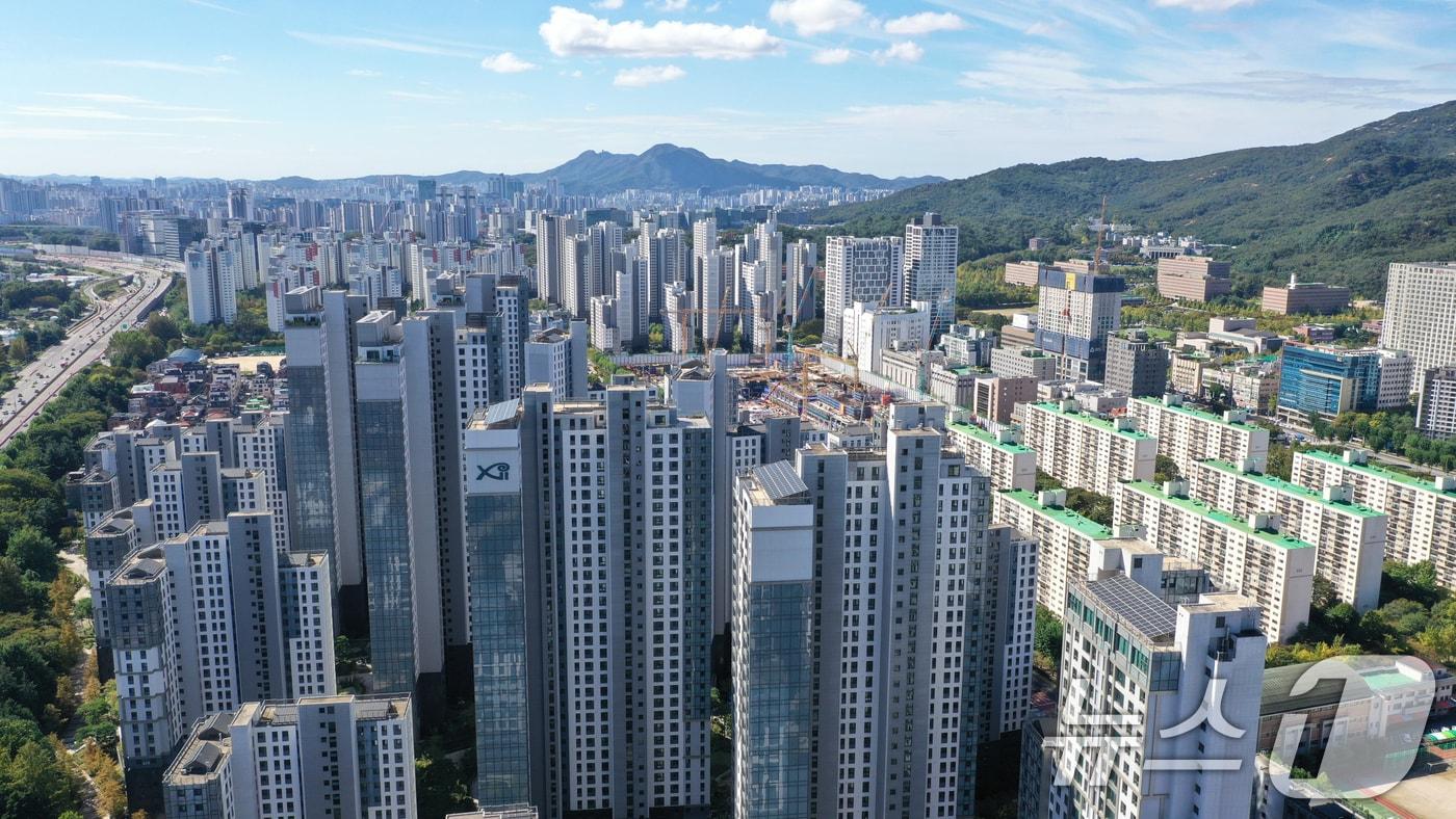 본문 이미지 - 경기 과천시 아파트 단지들의 모습. ⓒ 뉴스1 김영운 기자