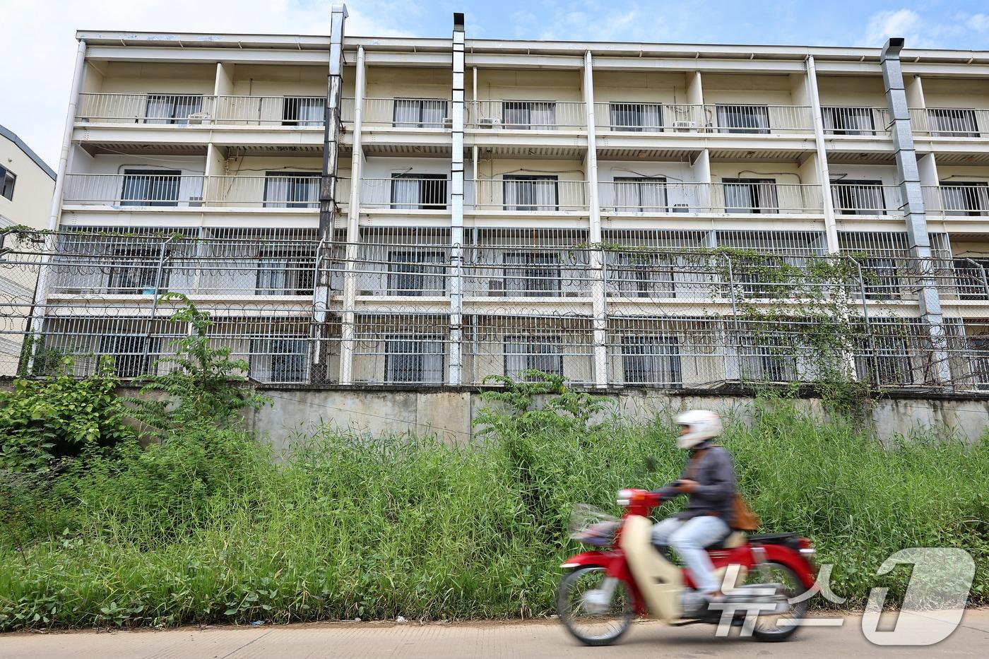 최근 캄보디아에서 한국인 대상 취업사기 및 감금 사건 등 각종 범죄에 연루되는 사례가 잇따르고 있다. 사진은 15일 캄보디아 프놈펜 주요 범죄 단지로 알려진 원구 단지. 2025.10.15/뉴스1 ⓒ News1 김도우 기자