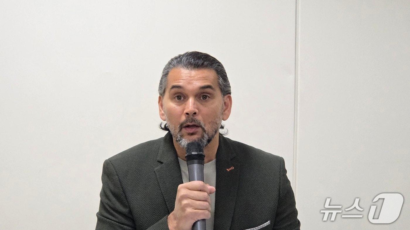 벤 카바나스&#40;Ben Cabanas&#41; AWS 아시아태평양·일본&#40;APJ&#41; 지역 글로벌 세일즈 기술 디렉터가 서울 코엑스에서 열린 AI x 인더스트리 위크 기자간담회에서 발언하고 있다. 2025.10.15 뉴스1 ⓒ News1 김민석 기자