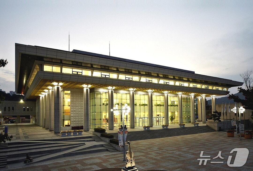 본문 이미지 - 부산문화회관 전경.(부산문화회관 제공. 재판매 및 DB금지)