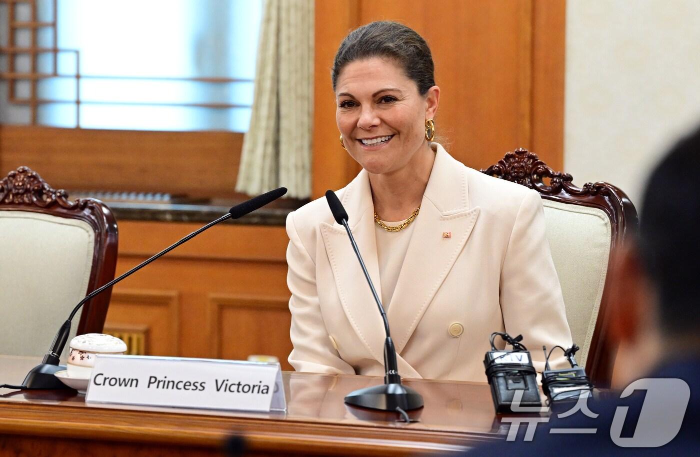 빅토리아 잉그리드 알리스 데씨리에 스웨덴 왕세녀가 15일 오후 서울 종로구 정부서울청사를 방문해 김민석 국무총리와의 면담을 갖고 있다. 2025.10.15/뉴스1 ⓒ News1 청사사진기자단