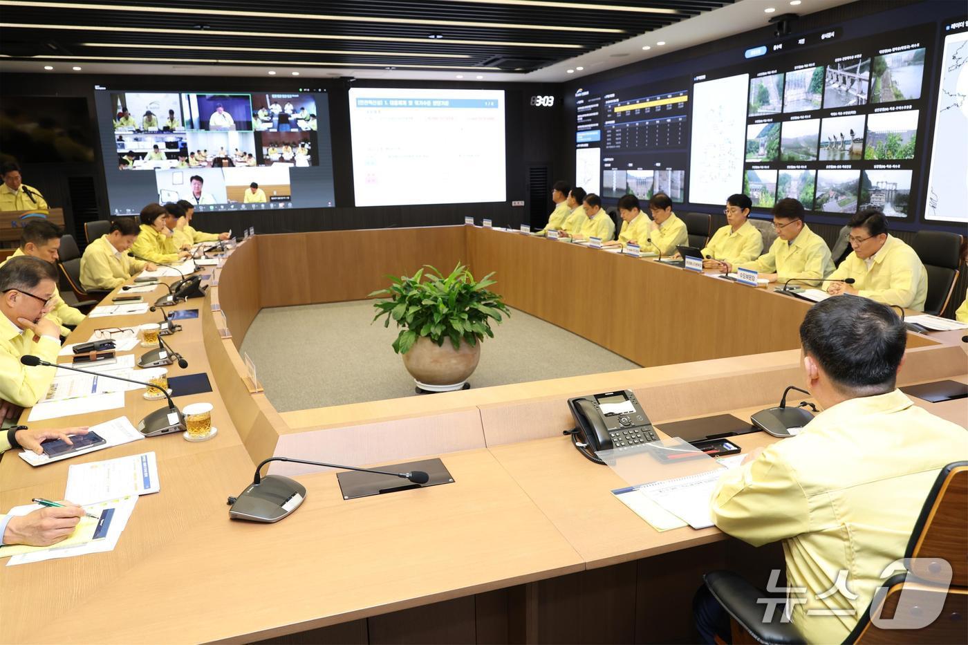 한국수자원공사는 폭염, 태풍, 호우 등 재난에 대비하기 위해 매월 전사 재난 대응 체계 점검 회의를 시행하고 있다. &#40;한국수자원공사 제공.재판매 및 DB금지&#41;/뉴스1
