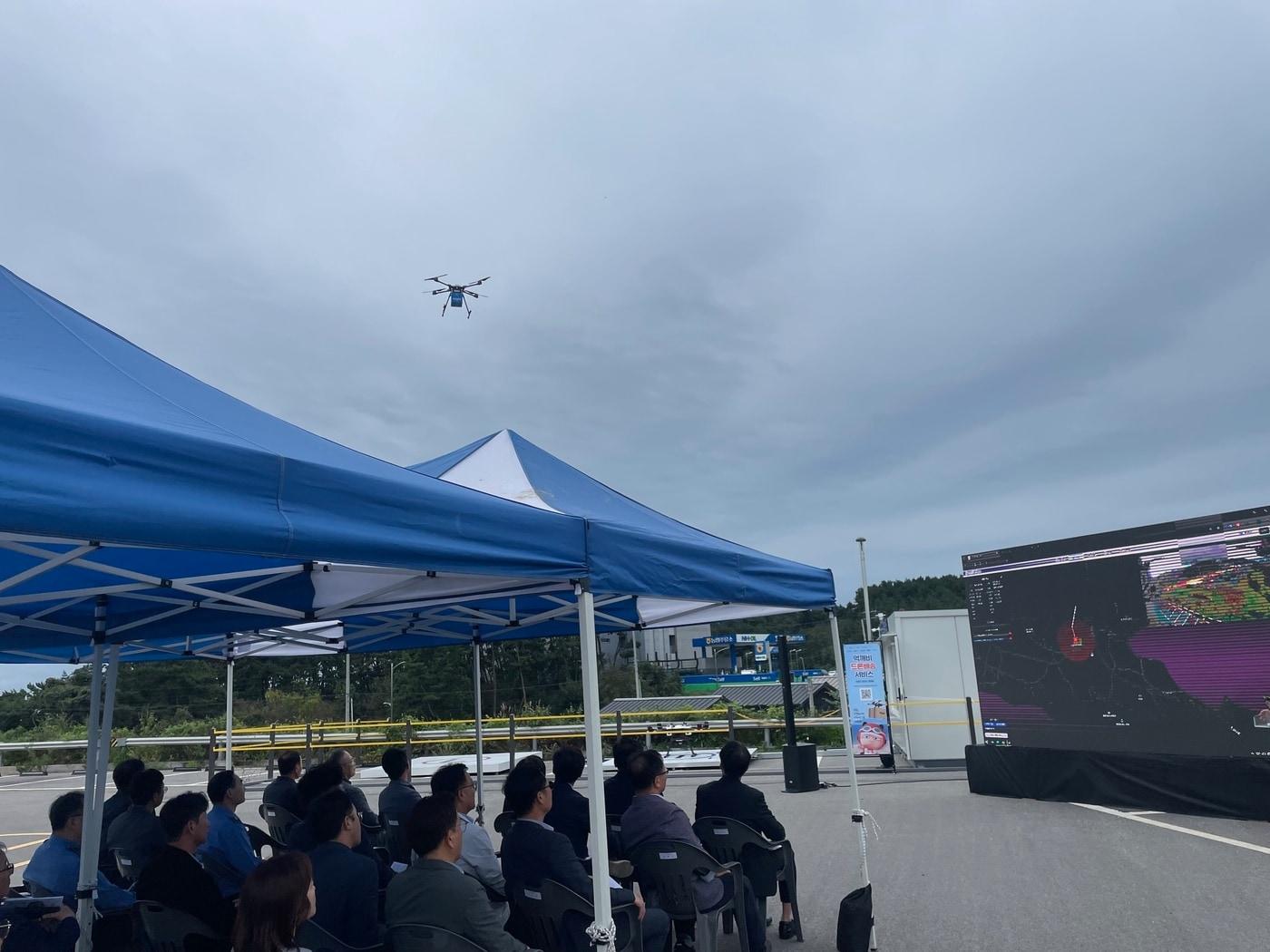 본문 이미지 - &#39;도서 지역 드론 배송 시연회&#39; 모습.&#40;충남도 제공. 재판매 및 DB금지&#41;/뉴스1