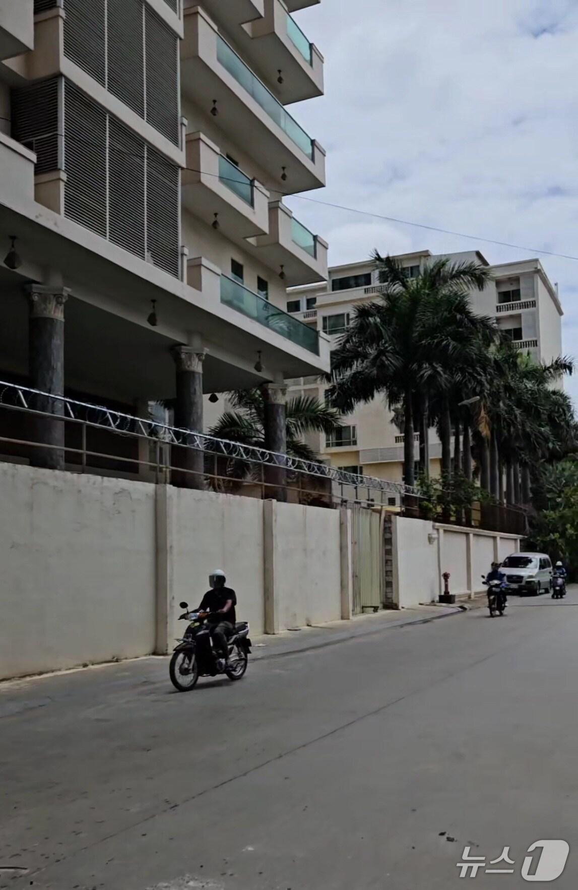본문 이미지 - 오영훈 부산 서부경찰서 수사과장이 범죄단지로 추정하며 촬영한 현장.(오 과장 제공. 재판매 및 DB 금지)
