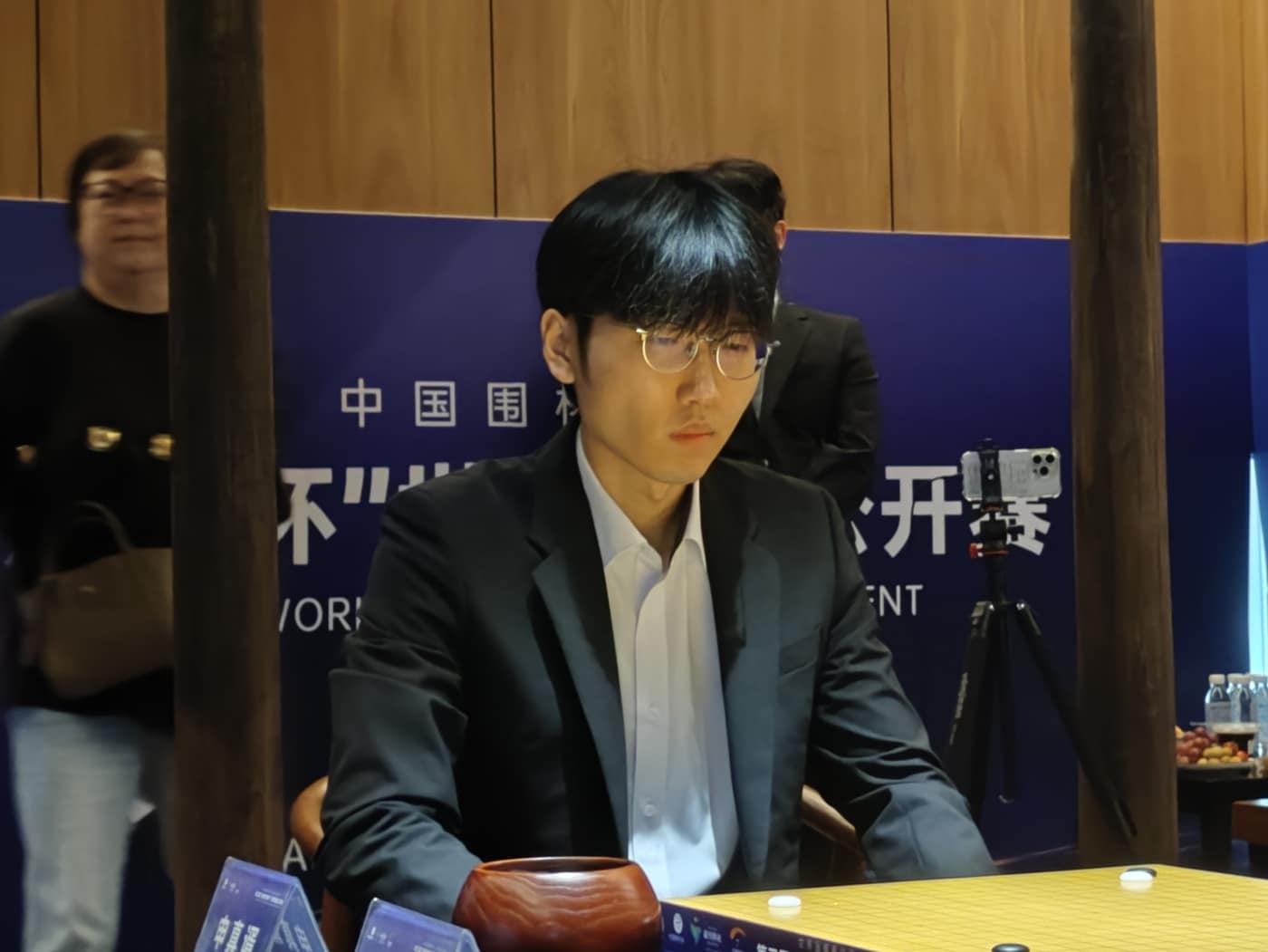 본문 이미지 - 란커배 준우승에 그친 신진서 9단. &#40;한국기원 제공&#41;