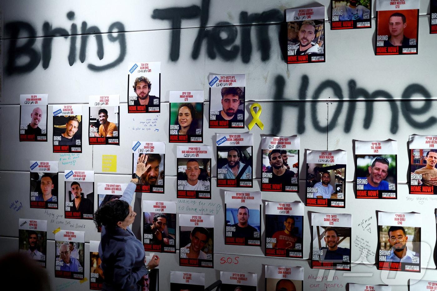 하마스에 잡혀갔던 이스라엘 인질들 사진. 2025.10.07 ⓒ 로이터=뉴스1 ⓒ News1 이지예 객원기자