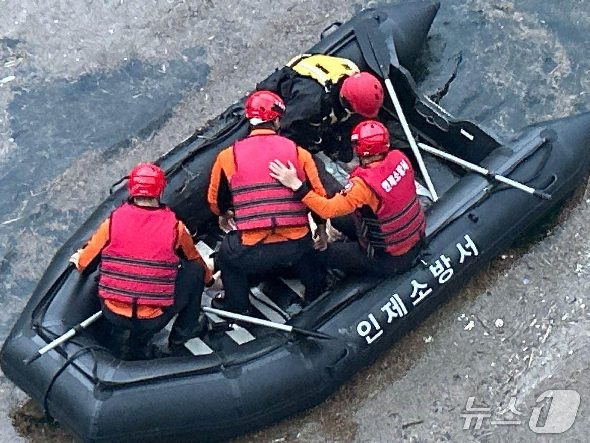본문 이미지 - 지난 15일 오후 5시 23분쯤 강원 인제군 인제읍 한 교량 아래에서 지역 주민이 숨진 채 발견됐다. &#40;강원도소방본부 제공. 재판매 및 DB금지&#41; 2025.10.15/뉴스1