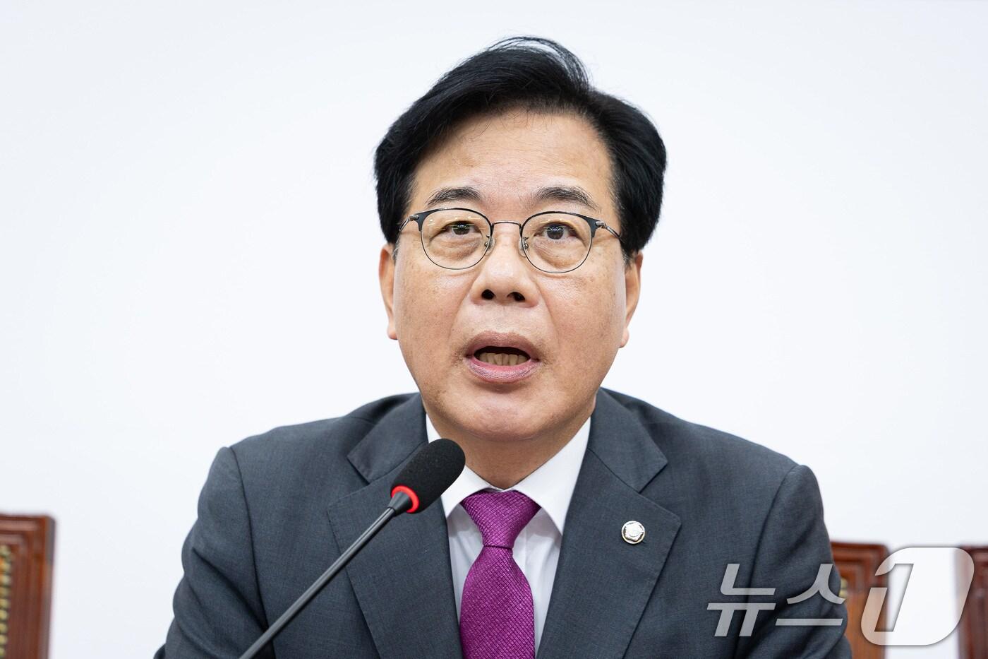 송언석 국민의힘 원내대표가 16일 서울 여의도 국회에서 열린 최고위원회의에서 모두 발언을 하고 있다. 2025.10.16/뉴스1 ⓒ News1 유승관 기자