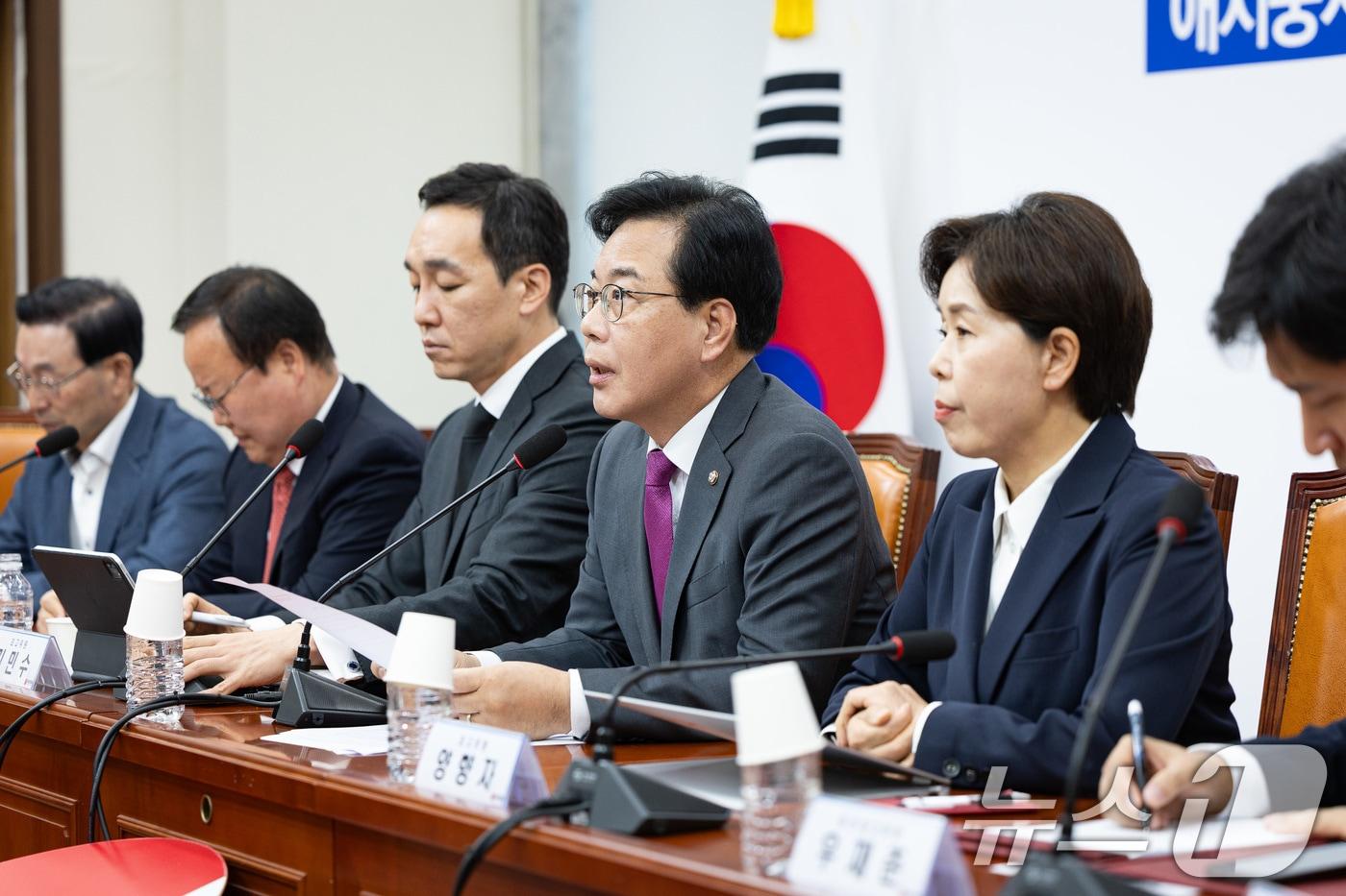 송언석 국민의힘 원내대표가 16일 서울 여의도 국회에서 열린 최고위원회의에서 모두 발언을 하고 있다. 2025.10.16/뉴스1 ⓒ News1 유승관 기자