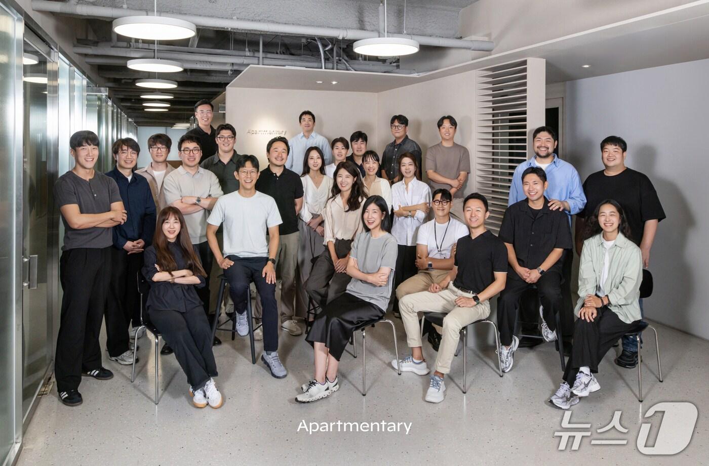 아파트멘터리 임직원 단체 사진(아파트멘터리 제공)