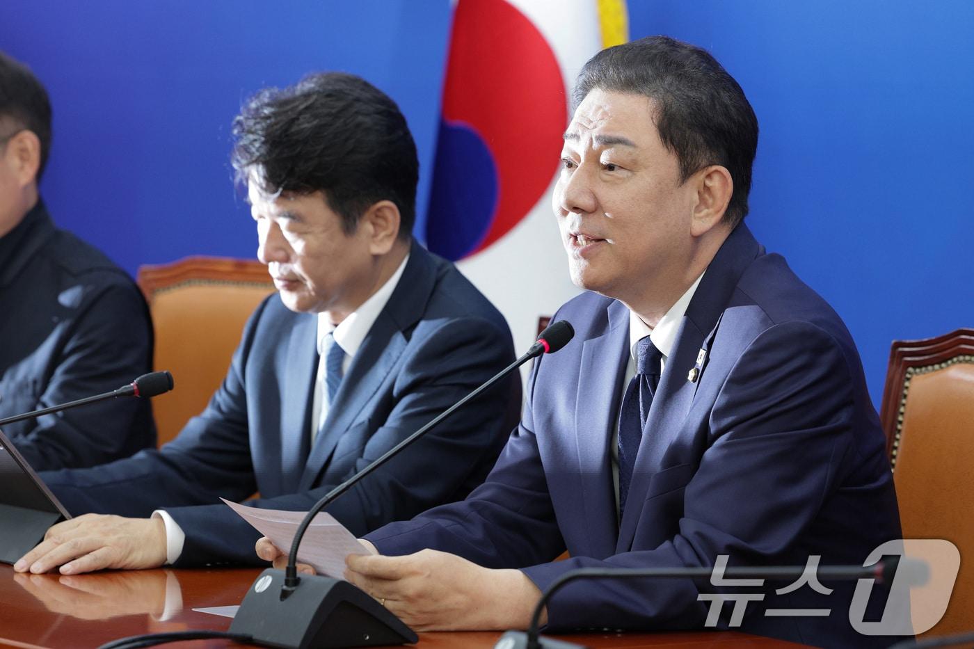 김병기 더불어민주당 원내대표가 16일 서울 여의도 국회에서 열린 국정감사 대책회의에서 발언하고 있다. 2025.10.16/뉴스1 ⓒ News1 신웅수 기자