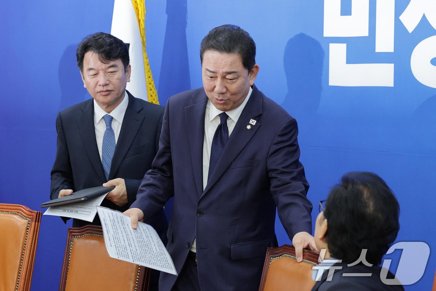 김병기 더불어민주당 원내대표가 16일 서울 여의도 국회에서 열린 국정감사 대책회의에 참석하고 있다. 2025.10.16/뉴스1 ⓒ News1 신웅수 기자