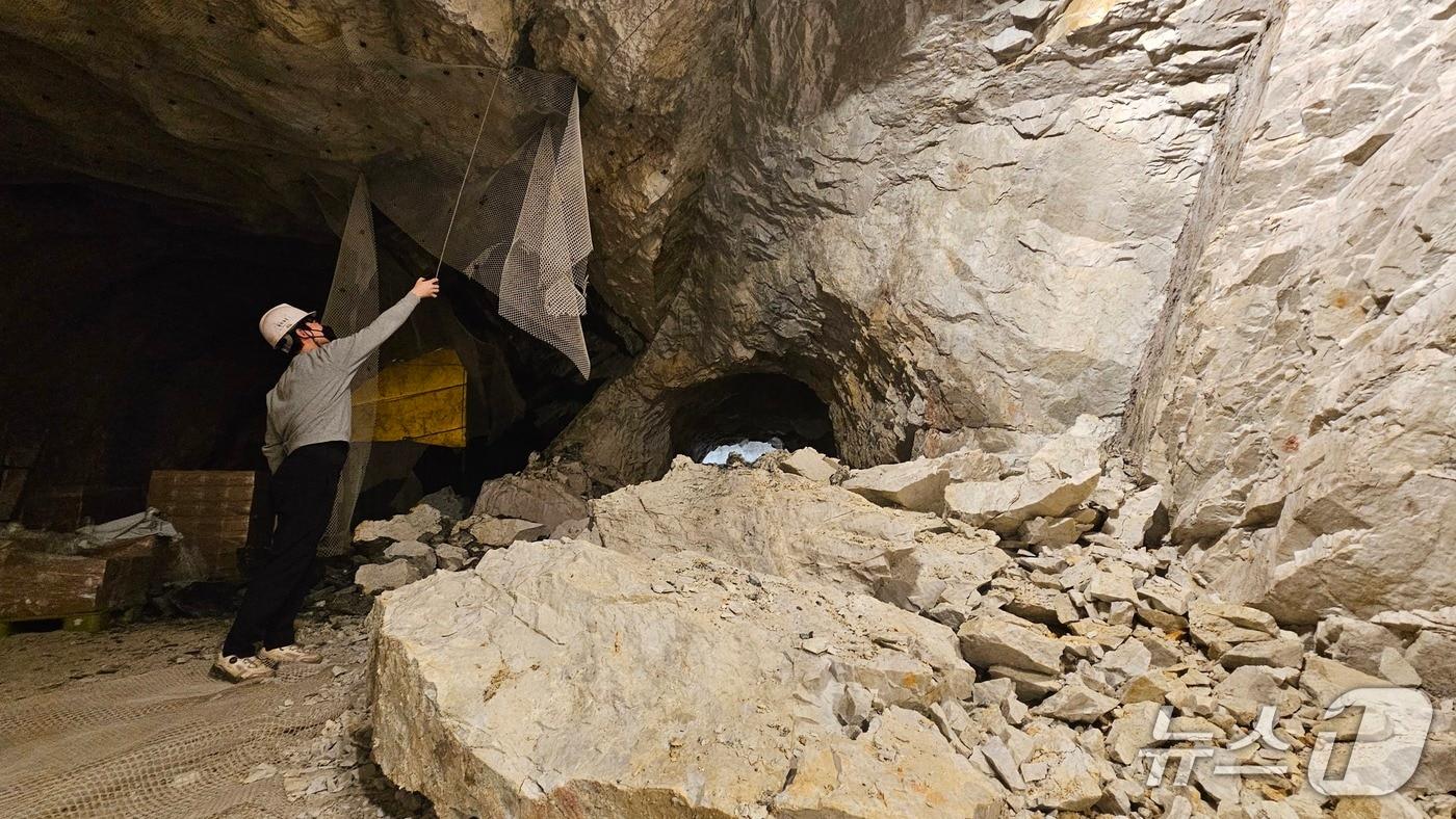  충주 활옥동굴 낙석 현장.(독자 제공. 재판매 및 DB금지)/뉴스1