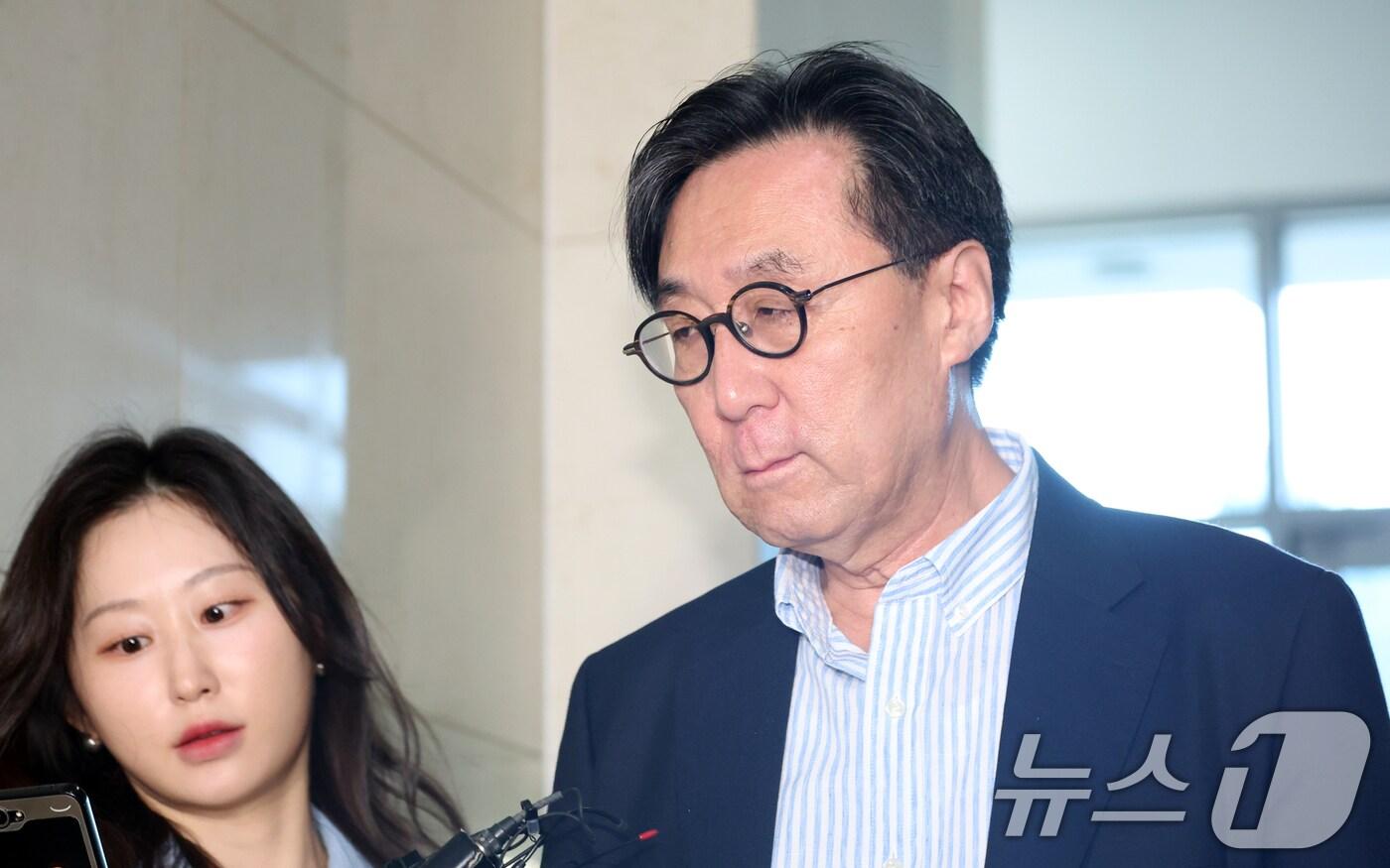 본문 이미지 - 장호진 전 국가안보실장이 16일 오전 이종섭 전 국방부 장관 범인도피 의혹을 수사하는 순직해병특검팀((특별검사 이명현) 피의자 조사에 출석했다. 2025.10.16.ⓒ News1 김명섭 기자