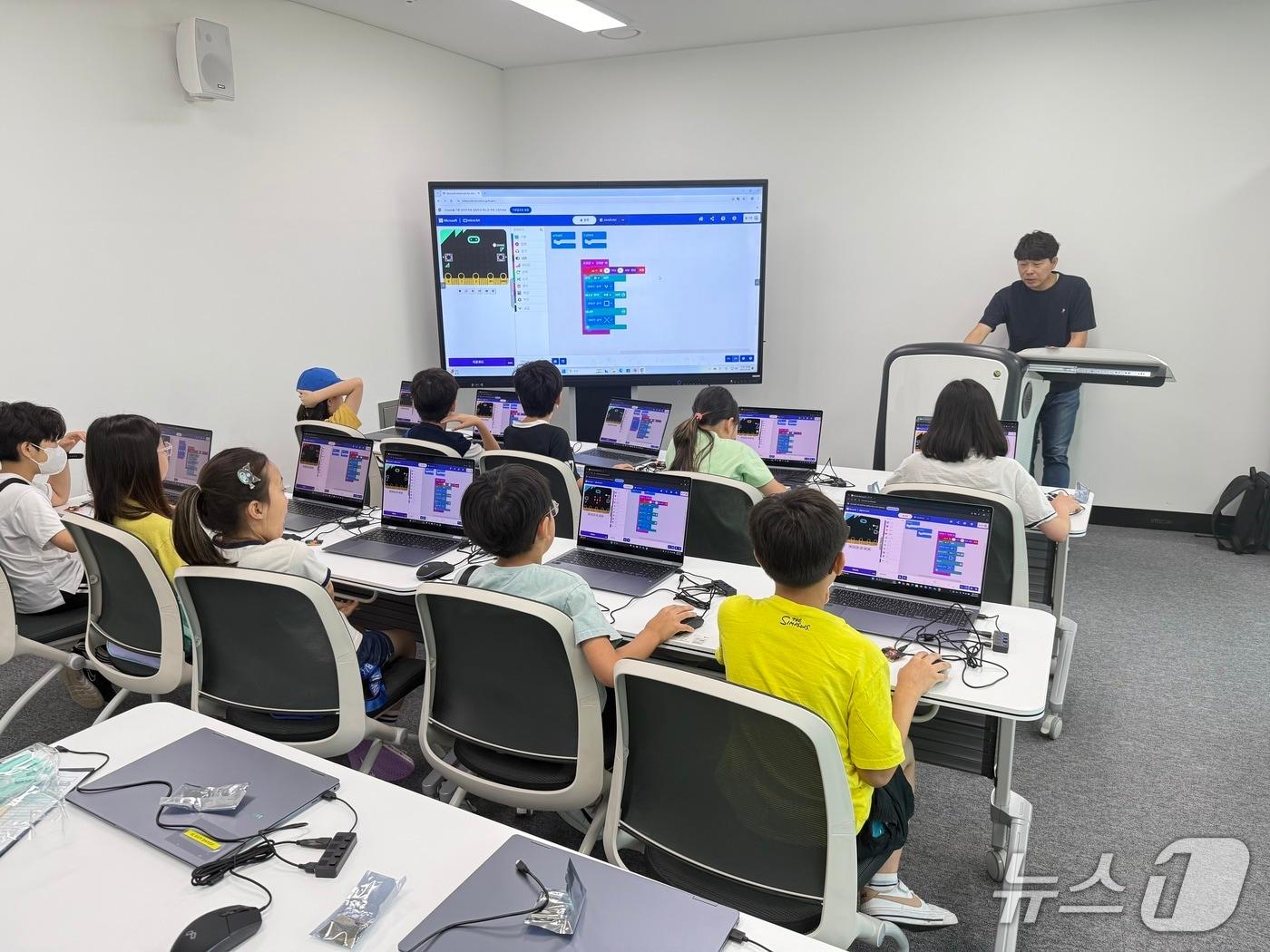 본문 이미지 - 대구 달성어린이숲도서관은 &#39;디지털 톡톡 교실&#39;을 운영한다.&#40;대구 달성군 제공. 재판매 및 DB금지&#41;